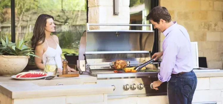 coyote-built-in-grill-couple